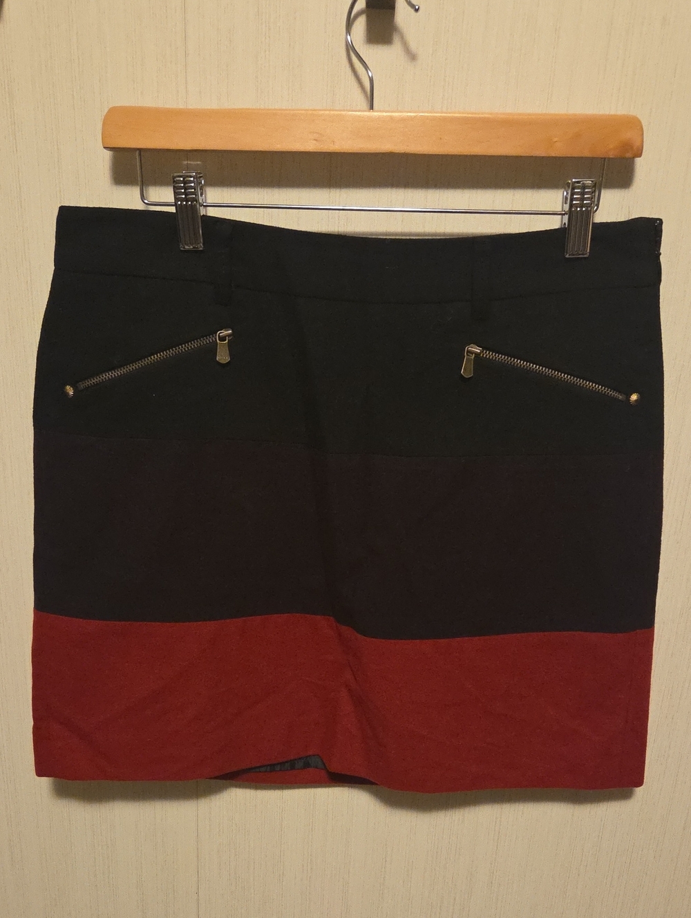 Mexx Black and Burgundy Colorblock Mini Skirt with Zip Pockets